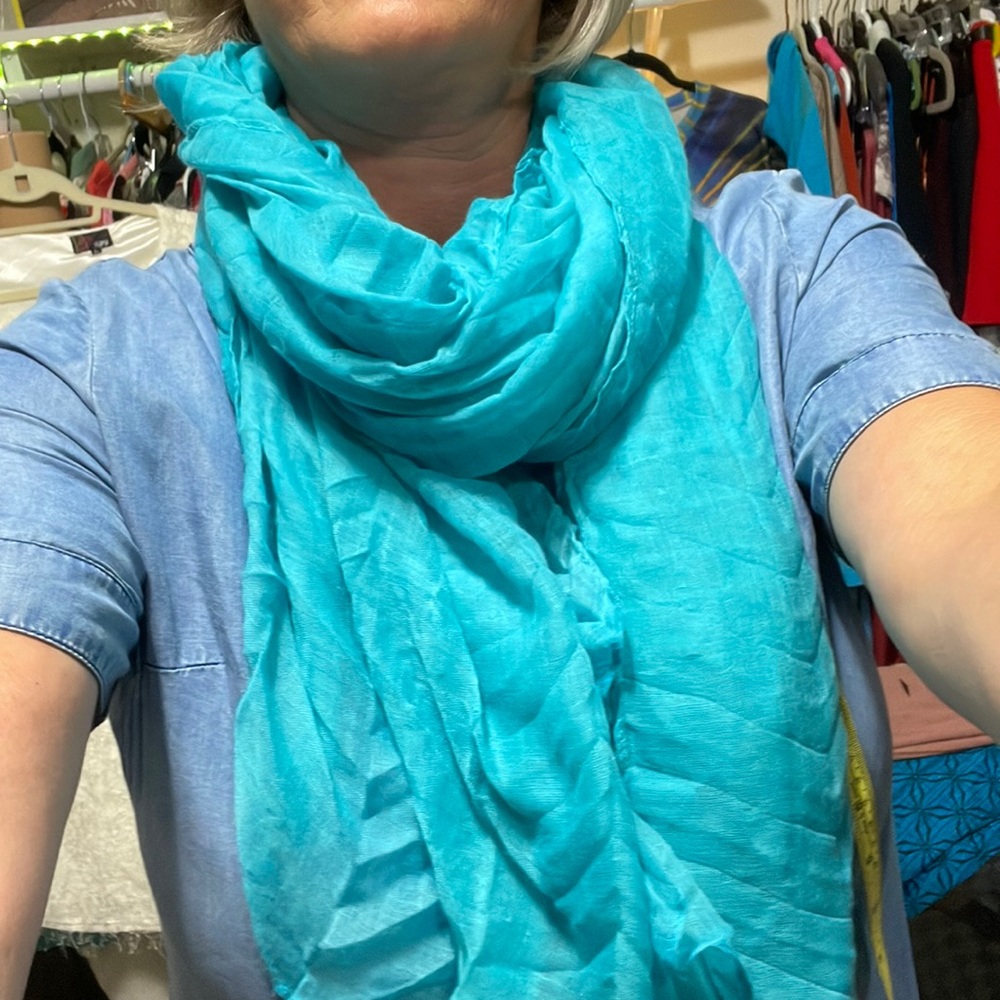 Gorgeous aqua blue scarf with almost a wishbone detailing in the fabric